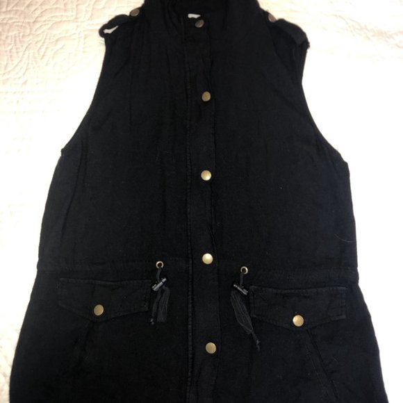 Black zip up vest style top -- size M - Picture 2 of 2